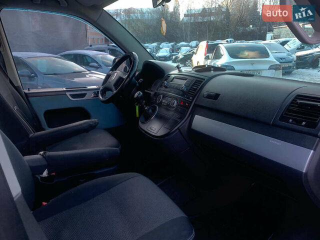 Серый Фольксваген Мультиван, объемом двигателя 2.46 л и пробегом 308 тыс. км за 12890 $, фото 28 на Automoto.ua