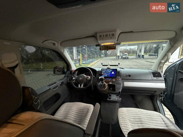 Сірий Фольксваген Мультиван, об'ємом двигуна 2.46 л та пробігом 322 тис. км за 16000 $, фото 14 на Automoto.ua