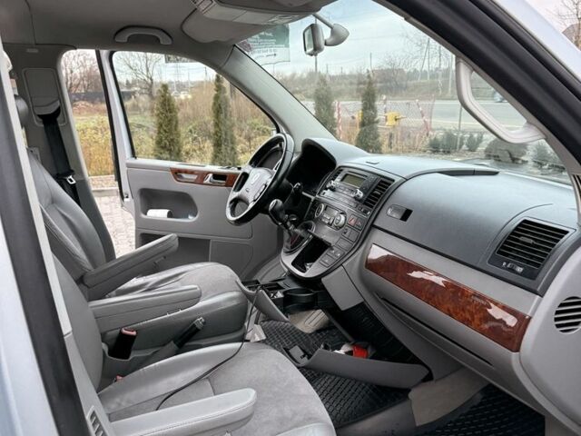 Сірий Фольксваген Мультиван, об'ємом двигуна 2.5 л та пробігом 356 тис. км за 12100 $, фото 16 на Automoto.ua