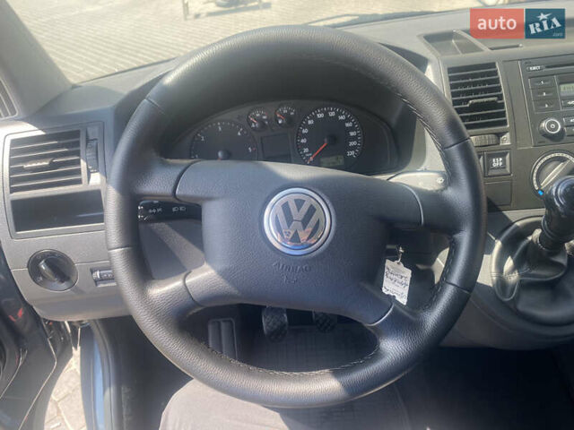 Сірий Фольксваген Мультиван, об'ємом двигуна 2.5 л та пробігом 280 тис. км за 15500 $, фото 13 на Automoto.ua
