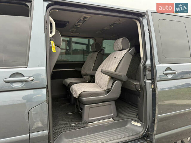 Серый Фольксваген Мультиван, объемом двигателя 2.5 л и пробегом 322 тыс. км за 14350 $, фото 11 на Automoto.ua