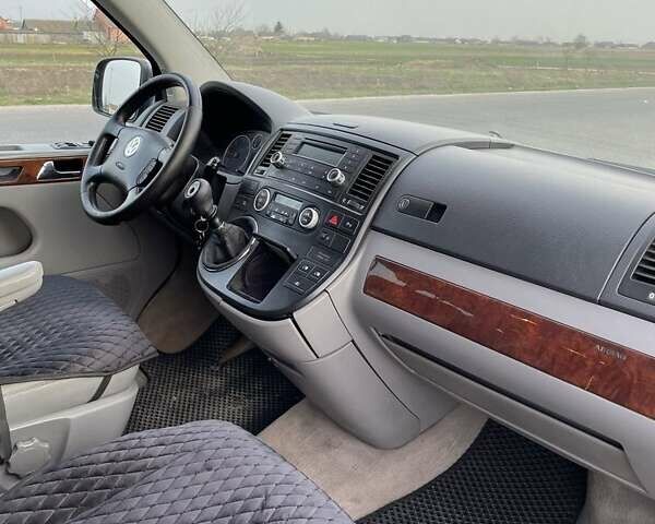 Сірий Фольксваген Мультиван, об'ємом двигуна 2.5 л та пробігом 500 тис. км за 10500 $, фото 7 на Automoto.ua