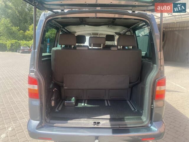 Сірий Фольксваген Мультиван, об'ємом двигуна 2.5 л та пробігом 280 тис. км за 15500 $, фото 30 на Automoto.ua