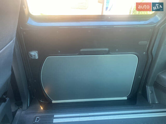 Сірий Фольксваген Мультиван, об'ємом двигуна 2.5 л та пробігом 280 тис. км за 15500 $, фото 25 на Automoto.ua