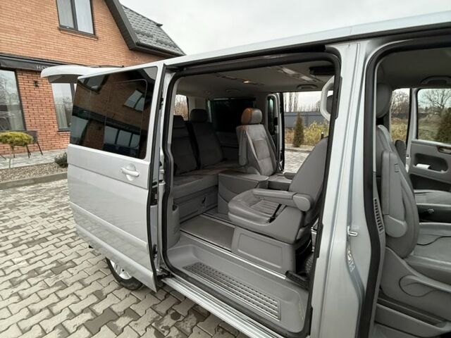 Сірий Фольксваген Мультиван, об'ємом двигуна 2.5 л та пробігом 356 тис. км за 12100 $, фото 14 на Automoto.ua