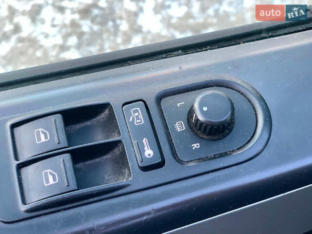 Серый Фольксваген Мультиван, объемом двигателя 2.46 л и пробегом 308 тыс. км за 12890 $, фото 24 на Automoto.ua