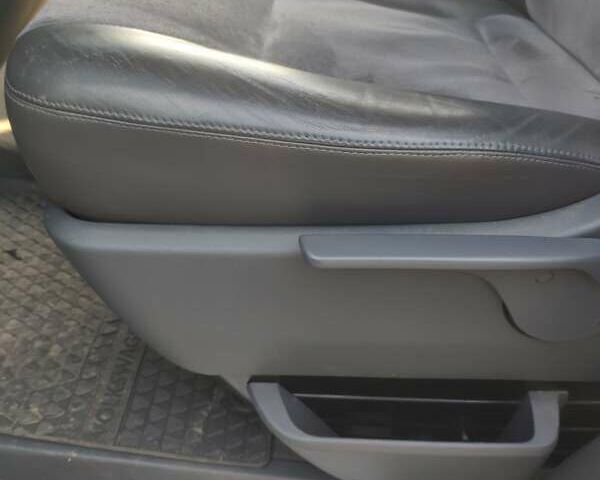 Сірий Фольксваген Мультиван, об'ємом двигуна 2.5 л та пробігом 170 тис. км за 16000 $, фото 1 на Automoto.ua