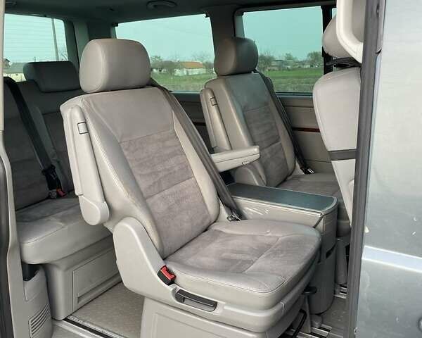 Сірий Фольксваген Мультиван, об'ємом двигуна 2.5 л та пробігом 500 тис. км за 10500 $, фото 5 на Automoto.ua