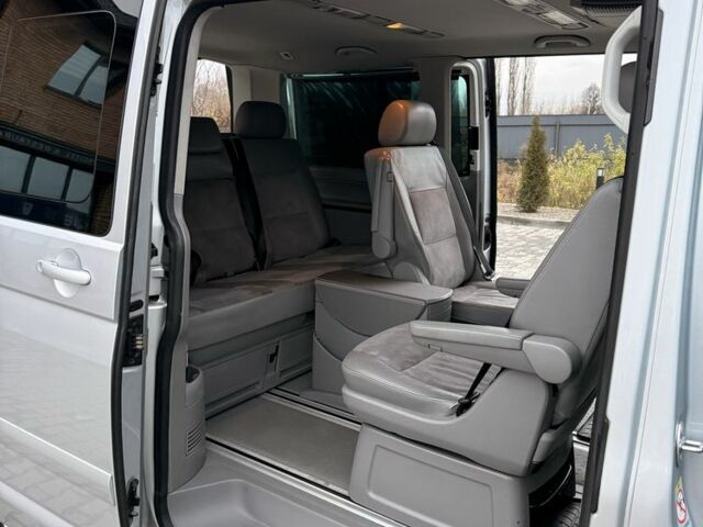 Сірий Фольксваген Мультиван, об'ємом двигуна 2.5 л та пробігом 356 тис. км за 12100 $, фото 13 на Automoto.ua