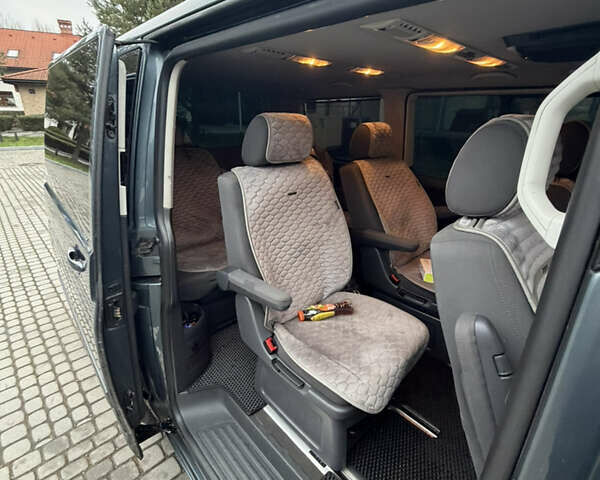 Сірий Фольксваген Мультиван, об'ємом двигуна 2.46 л та пробігом 322 тис. км за 16000 $, фото 13 на Automoto.ua