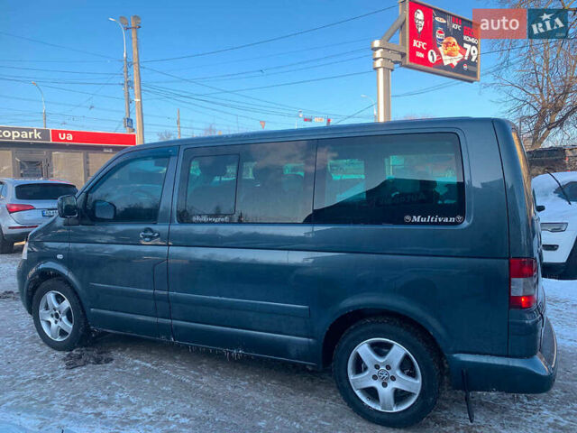Серый Фольксваген Мультиван, объемом двигателя 2.46 л и пробегом 308 тыс. км за 12890 $, фото 7 на Automoto.ua