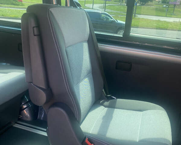 Сірий Фольксваген Мультиван, об'ємом двигуна 2.5 л та пробігом 280 тис. км за 15500 $, фото 24 на Automoto.ua