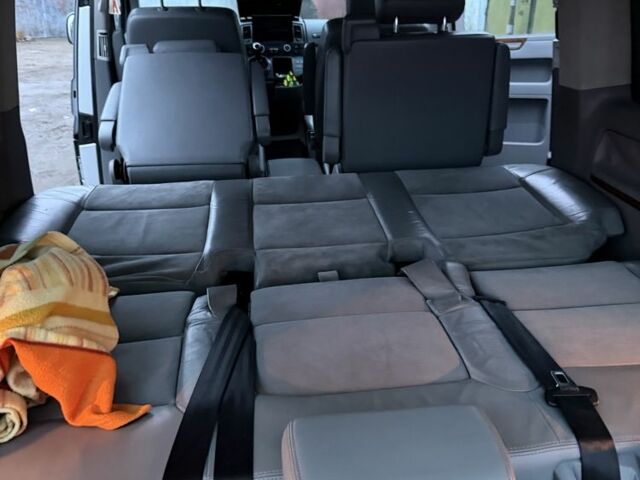 Сірий Фольксваген Мультиван, об'ємом двигуна 2.5 л та пробігом 360 тис. км за 15500 $, фото 1 на Automoto.ua