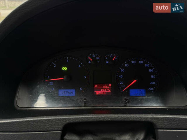 Сірий Фольксваген Мультиван, об'ємом двигуна 2.5 л та пробігом 320 тис. км за 13750 $, фото 15 на Automoto.ua
