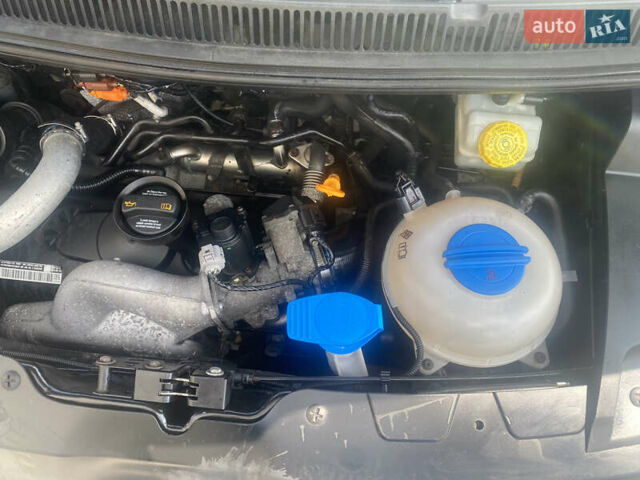 Сірий Фольксваген Мультиван, об'ємом двигуна 2.5 л та пробігом 280 тис. км за 15500 $, фото 33 на Automoto.ua