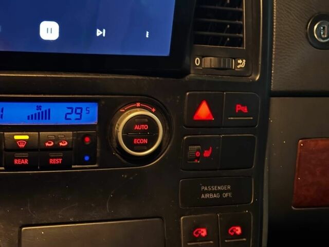 Сірий Фольксваген Мультиван, об'ємом двигуна 2.5 л та пробігом 320 тис. км за 11300 $, фото 16 на Automoto.ua