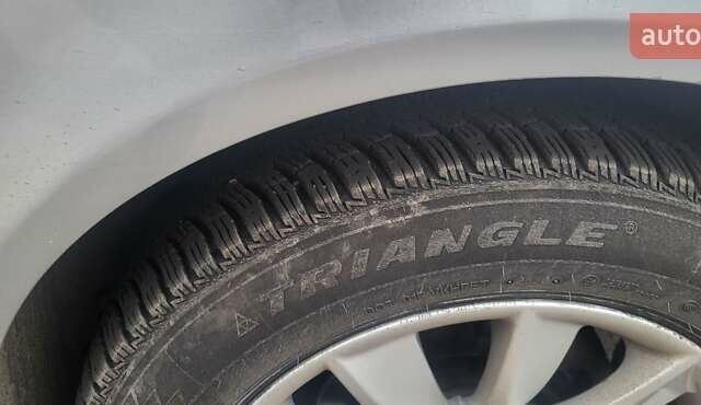 Серый Фольксваген Мультиван, объемом двигателя 2.5 л и пробегом 290 тыс. км за 6000 $, фото 2 на Automoto.ua