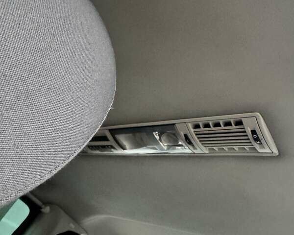 Серый Фольксваген Мультиван, объемом двигателя 2.5 л и пробегом 270 тыс. км за 14000 $, фото 13 на Automoto.ua