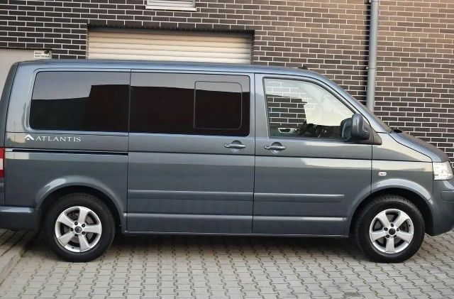 Сірий Фольксваген Мультиван, об'ємом двигуна 2.5 л та пробігом 230 тис. км за 7900 $, фото 1 на Automoto.ua