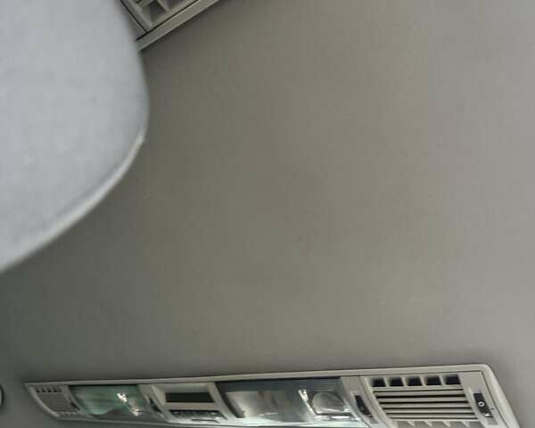 Серый Фольксваген Мультиван, объемом двигателя 2.5 л и пробегом 270 тыс. км за 14000 $, фото 14 на Automoto.ua