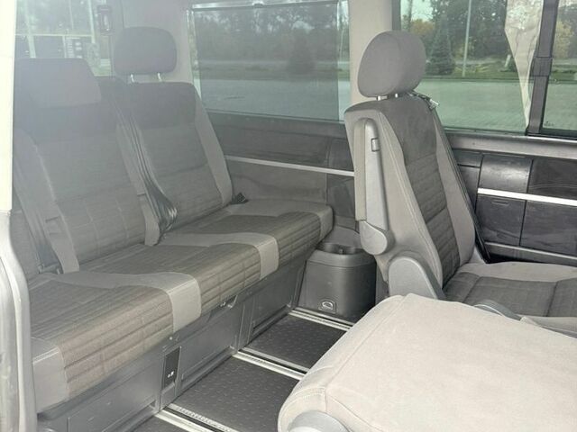 Серый Фольксваген Мультиван, объемом двигателя 2.46 л и пробегом 359 тыс. км за 13200 $, фото 7 на Automoto.ua