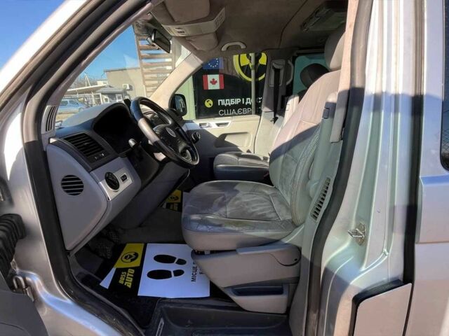 Сірий Фольксваген Мультиван, об'ємом двигуна 2.5 л та пробігом 335 тис. км за 10300 $, фото 21 на Automoto.ua