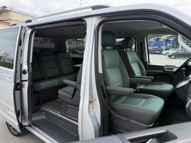 Серый Фольксваген Мультиван, объемом двигателя 2.5 л и пробегом 260 тыс. км за 13800 $, фото 18 на Automoto.ua