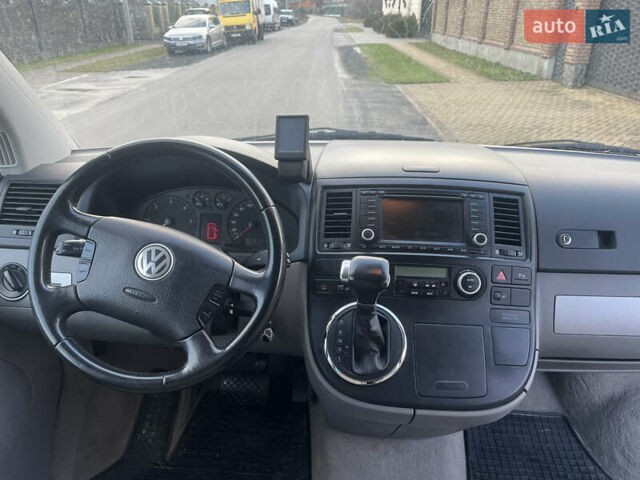 Сірий Фольксваген Мультиван, об'ємом двигуна 2.46 л та пробігом 257 тис. км за 12900 $, фото 18 на Automoto.ua