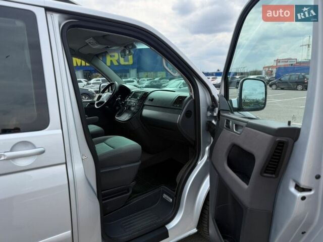 Серый Фольксваген Мультиван, объемом двигателя 2.5 л и пробегом 260 тыс. км за 13800 $, фото 19 на Automoto.ua