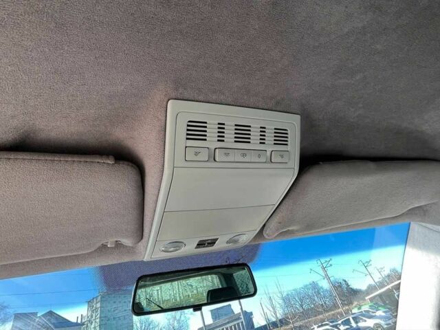 Сірий Фольксваген Мультиван, об'ємом двигуна 2.5 л та пробігом 335 тис. км за 10300 $, фото 14 на Automoto.ua