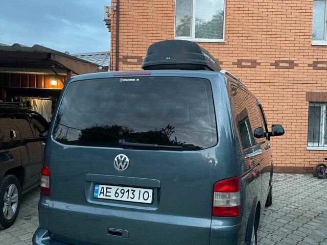 Сірий Фольксваген Мультиван, об'ємом двигуна 2.5 л та пробігом 330 тис. км за 16900 $, фото 2 на Automoto.ua