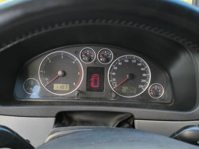 Серый Фольксваген Мультиван, объемом двигателя 2.5 л и пробегом 329 тыс. км за 3800 $, фото 5 на Automoto.ua