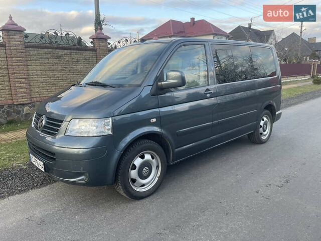 Сірий Фольксваген Мультиван, об'ємом двигуна 2.46 л та пробігом 257 тис. км за 12900 $, фото 3 на Automoto.ua