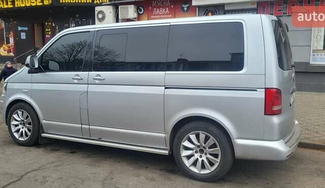 Серый Фольксваген Мультиван, объемом двигателя 2.5 л и пробегом 290 тыс. км за 6000 $, фото 3 на Automoto.ua