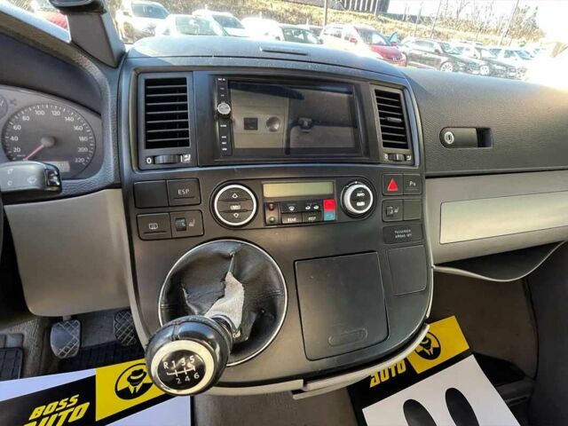 Сірий Фольксваген Мультиван, об'ємом двигуна 2.5 л та пробігом 335 тис. км за 10300 $, фото 13 на Automoto.ua