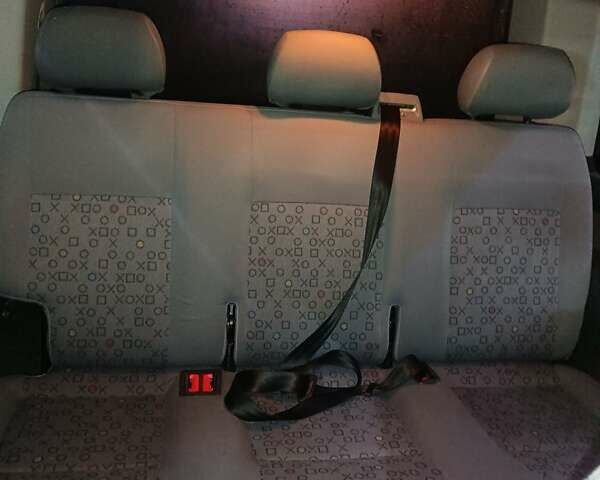 Сірий Фольксваген Мультиван, об'ємом двигуна 2.5 л та пробігом 450 тис. км за 8750 $, фото 2 на Automoto.ua