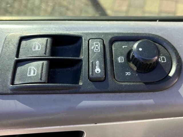 Сірий Фольксваген Мультиван, об'ємом двигуна 2.5 л та пробігом 335 тис. км за 10300 $, фото 8 на Automoto.ua