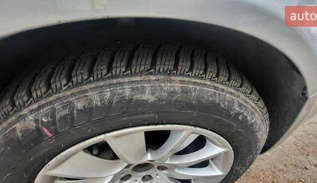 Серый Фольксваген Мультиван, объемом двигателя 2.5 л и пробегом 290 тыс. км за 6000 $, фото 13 на Automoto.ua