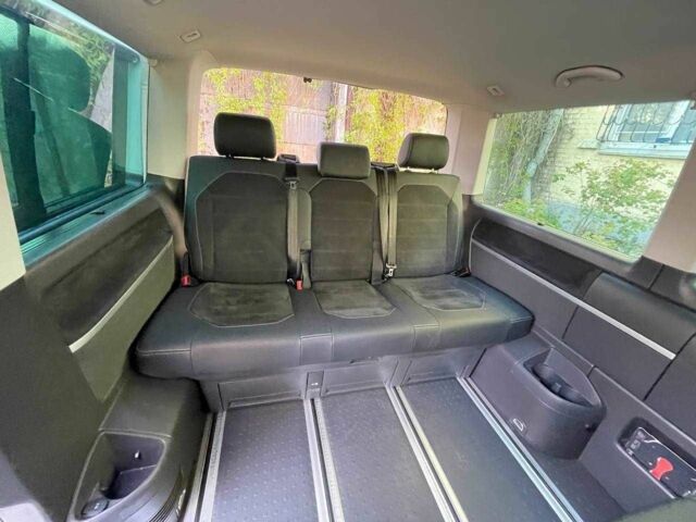 Сірий Фольксваген Мультиван, об'ємом двигуна 2.5 л та пробігом 330 тис. км за 16900 $, фото 7 на Automoto.ua