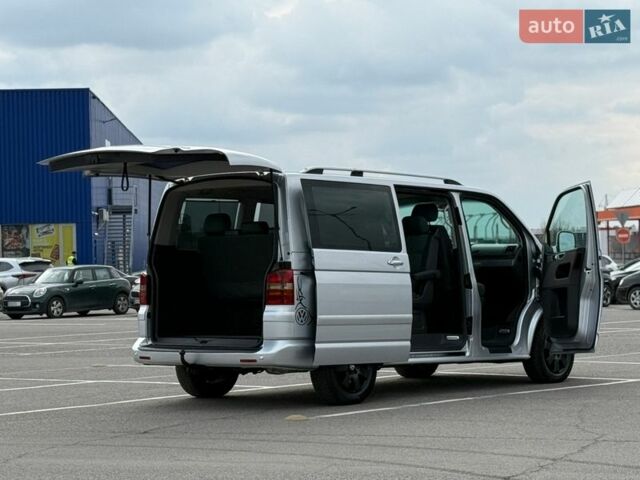 Серый Фольксваген Мультиван, объемом двигателя 2.5 л и пробегом 260 тыс. км за 13800 $, фото 24 на Automoto.ua