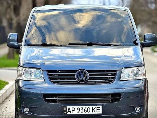 Сірий Фольксваген Мультиван, об'ємом двигуна 2.5 л та пробігом 350 тис. км за 10999 $, фото 1 на Automoto.ua