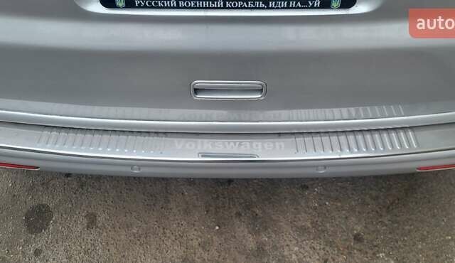 Серый Фольксваген Мультиван, объемом двигателя 2.5 л и пробегом 290 тыс. км за 6000 $, фото 4 на Automoto.ua