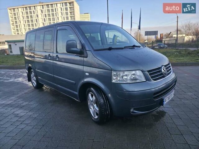Серый Фольксваген Мультиван, объемом двигателя 2.5 л и пробегом 270 тыс. км за 14000 $, фото 6 на Automoto.ua