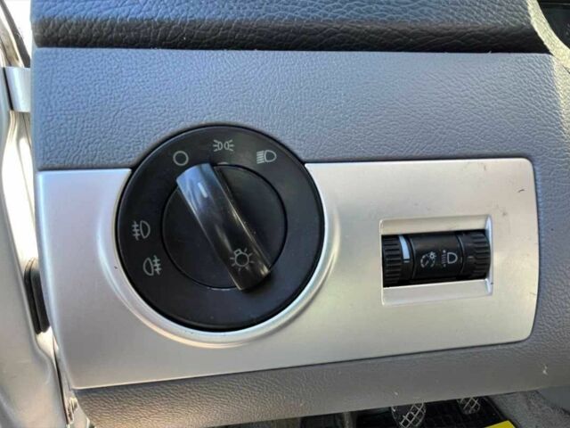 Сірий Фольксваген Мультиван, об'ємом двигуна 2.5 л та пробігом 335 тис. км за 10300 $, фото 11 на Automoto.ua