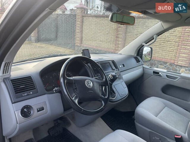 Сірий Фольксваген Мультиван, об'ємом двигуна 2.46 л та пробігом 257 тис. км за 12900 $, фото 14 на Automoto.ua