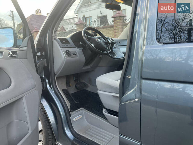 Сірий Фольксваген Мультиван, об'ємом двигуна 2.46 л та пробігом 257 тис. км за 12900 $, фото 12 на Automoto.ua