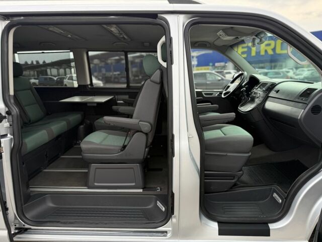 Серый Фольксваген Мультиван, объемом двигателя 2.5 л и пробегом 260 тыс. км за 13800 $, фото 17 на Automoto.ua