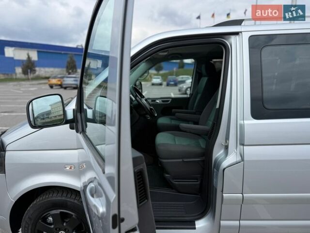 Серый Фольксваген Мультиван, объемом двигателя 2.5 л и пробегом 260 тыс. км за 13800 $, фото 15 на Automoto.ua