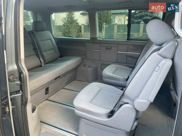 Сірий Фольксваген Мультиван, об'ємом двигуна 2.46 л та пробігом 257 тис. км за 12900 $, фото 19 на Automoto.ua