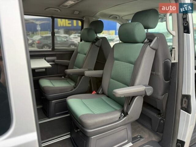 Серый Фольксваген Мультиван, объемом двигателя 2.5 л и пробегом 260 тыс. км за 13800 $, фото 29 на Automoto.ua